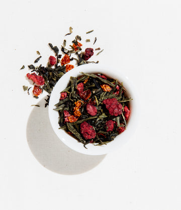 Green Pomegranate iced tea brewed in a glass – Art of Tea